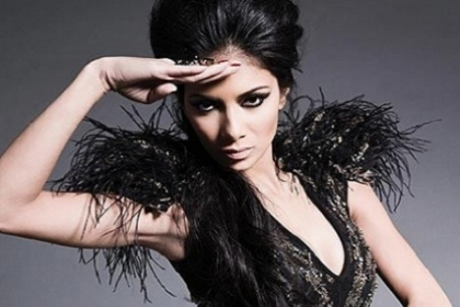 Nicole Scherzinger, deformata in Photoshop pe coperta unei reviste - FOTO Nicole Scherzinger, deformata in Photoshop pe coperta unei reviste - FOTO