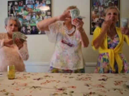 Clipul care s-a viralizat imediat! Trei bunicute danseaza provocator, inspirate de Miley Cyrus - VIDEO