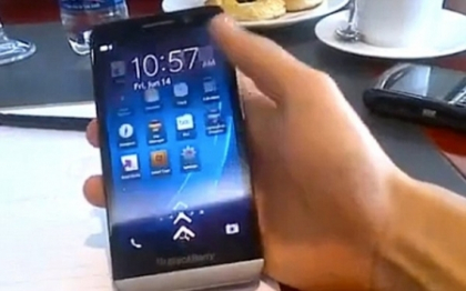Imagini neoficiale cu noul BlackBerry A10. De ce ar putea fi mai bun ca Galaxy S4 si iPhone Imagini neoficiale cu noul BlackBerry A10. De ce ar putea fi mai bun ca Galaxy S4 si iPhone