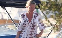 4 vedete de la Hollywood au facut pasiune pentru aceeasi ie. Cine a purtat-o cel mai bine - FOTO 4 vedete de la Hollywood au facut pasiune pentru aceeasi ie. Cine a purtat-o cel mai bine - FOTO