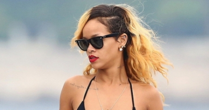 Rihanna s-a transformat incredibil! In ce hal a putut sa-si vopseasca parul - FOTO
Rihanna s-a transformat incredibil! In ce hal a putut sa-si vopseasca parul - FOTO