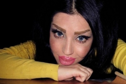 Au vrut sa fie sexy, dar au exagerat cu machiajul! Cum au reusit sa-i SPERIE pe internauti - FOTO Au vrut sa fie sexy, dar au exagerat cu machiajul! Cum au reusit sa-i SPERIE pe internauti - FOTO