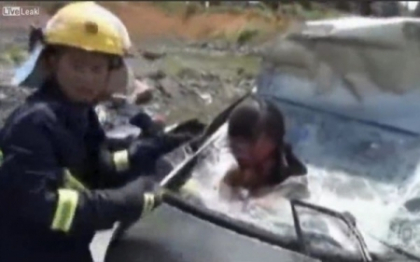 Accident socant in China. O femeie a supravietuit dupa ce a fost proiectata cu capul prin parbriz Accident socant in China. O femeie a supravietuit dupa ce a fost proiectata cu capul prin parbriz