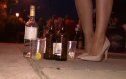 Studiu in Marea Britanie: Cum au ajuns femeile sub 40 de ani sa fie dependente de alcool