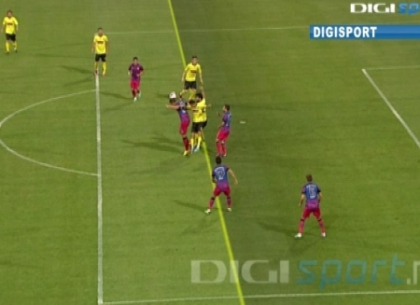 Meciul dintre Steaua si Ceahlaul, plin de faze controversate! Jucatorii ambilor echipe, furiosi pe arbitru Meciul dintre Steaua si Ceahlaul, plin de faze controversate! Jucatorii ambilor echipe, furiosi pe arbitru