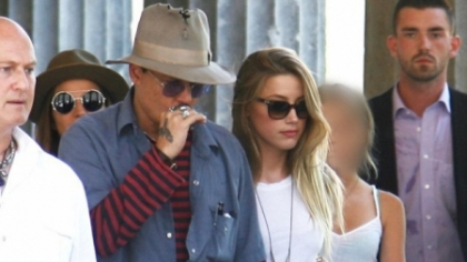 Johnny Depp isi arata sentimentele fata de noua iubita in public FOTO