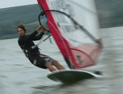Fac yachting de performanta pe lacul Ghidighici! Pasiunea acestor tineri depaseste orice bariere Fac yachting de performanta pe lacul Ghidighici! Pasiunea acestor tineri depaseste orice bariere