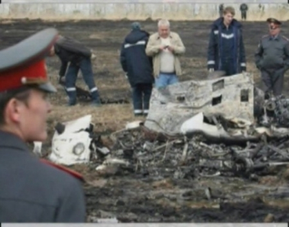 Tragedie in Rusia. Un elicopter s-a prabusit si a strivit trei oameni care se aflau la sol Tragedie in Rusia. Un elicopter s-a prabusit si a strivit trei oameni care se aflau la sol