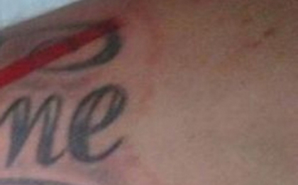 Si-a tatuat numele iubitei pe brat. Ce solutie a gasit dupa ce s-au despartit. FOTO
