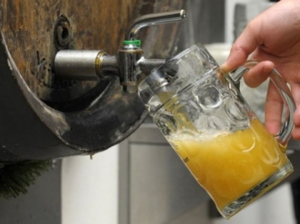 Cum iti faci berarie. Povestea tanarului care a creat cel mai cunoscut brand de bere cu 12.000 euro Cum iti faci berarie. Povestea tanarului care a creat cel mai cunoscut brand de bere cu 12.000 euro