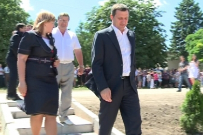 (P) Vlad Filat, in raionul Donduseni: Suntem datori sa pastram sanatatea cetatenilor (P) Vlad Filat, in raionul Donduseni: Suntem datori sa pastram sanatatea cetatenilor