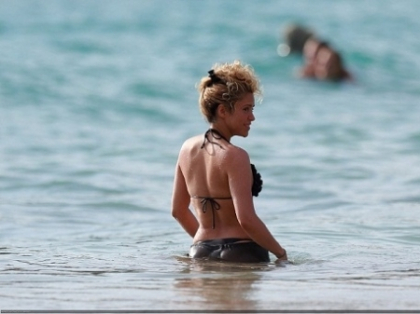 Dolofan, simpatic si bronzat. Vezi cat e de dragalas fiul Shakirei, la sase luni - FOTO Dolofan, simpatic si bronzat. Vezi cat e de dragalas fiul Shakirei, la sase luni - FOTO
