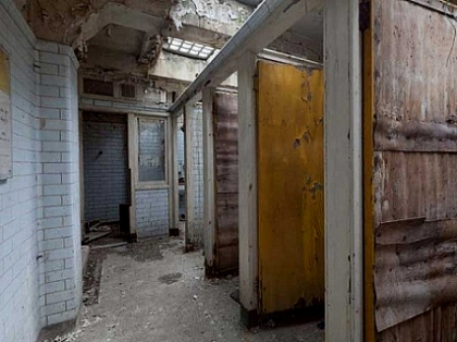 Impresionant! O toaleta publica, transformata intr-o casa de vis - FOTO
