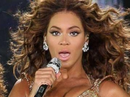 Reactie ULUITOARE a fanului lui Beyonce. Ce se intampla dupa ce este imbratisat de vedeta - VIDEO Reactie ULUITOARE a fanului lui Beyonce. Ce se intampla dupa ce este imbratisat de vedeta - VIDEO