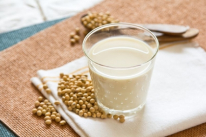 Afla care sunt beneficiile laptelui de soia si include-l in dieta ta Afla care sunt beneficiile laptelui de soia si include-l in dieta ta 