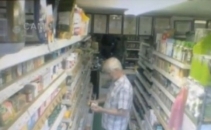 "Nu-mi vine sa cred ce s-a intamplat". Ce a surprins o camera dintr-o farmacie. VIDEO