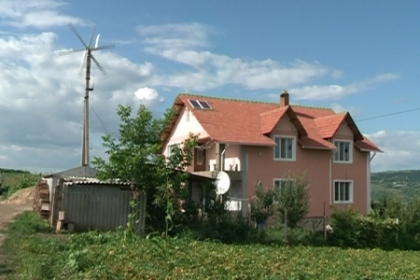 Lipsiti de energie electrica, au gasit o solutie inedita: Cum obtine lumina o familie din Varzaresti Lipsiti de energie electrica, au gasit o solutie inedita: Cum obtine lumina o familie din Varzaresti
