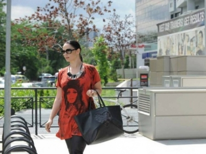 In pantaloni este perfecta! Cum arata picioarele Andreiei Marin cand poarta fusta - FOTO
