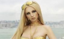 Femeia Barbie se intoarce si e mai ciudata ca niciodata! Cum arata cu barba de 1m si trupul acoperit de gandaci Femeia Barbie se intoarce si e mai ciudata ca niciodata! Cum arata cu barba de 1m si trupul acoperit de gandaci