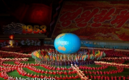 100.000 de nord-coreeni la o parada militara: "Il protejam pe Kim Jong-un cu vietile noastre." FOTO 100.000 de nord-coreeni la o parada militara: "Il protejam pe Kim Jong-un cu vietile noastre." FOTO