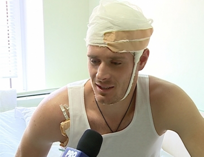 "Simteam ca umbla cineva prin cap". Cum se simte acum tanarul operat pe creier, fara anestezie "Simteam ca umbla cineva prin cap". Cum se simte acum tanarul operat pe creier, fara anestezie