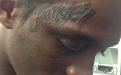"Si-a pierdut mintile?" Ce si-a tatuat acest fotbalist britanic pe frunte