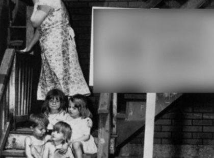 Imaginea care a socat o lume intreaga! Vezi ce MESAJ ascunde pancarta din fata acestei case - FOTO Imaginea care a socat o lume intreaga! Vezi ce MESAJ ascunde pancarta din fata acestei case - FOTO