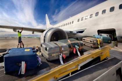 Furau nestingherit din bagajele pasagerilor! Au fost retinuti in flagrant pe Aeroportul din capitala