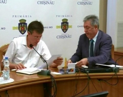 La primarie doar cu treaba: Vor putea intra doar persoanele care se vor inscrie din timp la audiente La primarie doar cu treaba: Vor putea intra doar persoanele care se vor inscrie din timp la audiente