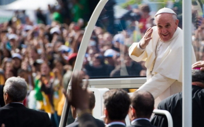 Papa Francisc: "Daca o persoana este gay si il cauta pe Domnul, cine sunt eu ca sa judec?" Papa Francisc: "Daca o persoana este gay si il cauta pe Domnul, cine sunt eu ca sa judec?"