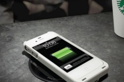 Cea mai noua miscare facuta de Starbucks: panourile care incarca telefoanele mobile