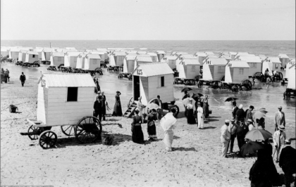 Inaintea bikinilor! Ce purtau oamenii acum 100 de ani la plaja -IMAGINI INEDITE