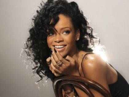 Rihanna si-a facut o transformare neasteptata cu care fanii nu au fost deloc de acord. FOTO