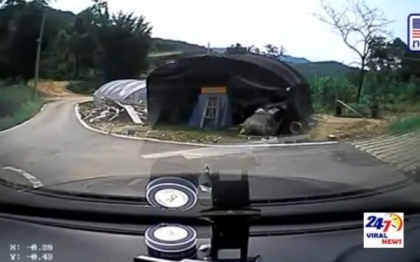 Nimeni nu intelege cum a fost posibil. Ce a facut o soferita imediat dupa ce a pornit masina Nimeni nu intelege cum a fost posibil. Ce a facut o soferita imediat dupa ce a pornit masina