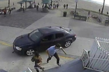 Un mort si 12 raniti dupa ce un barbat a intrat cu masina in multime, pe o plaja din California Un mort si 12 raniti dupa ce un barbat a intrat cu masina in multime, pe o plaja din California