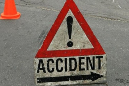 Un tanar de 17 ani, mort la Telenesti dupa ce masina in care se afla s-a ciocnit cu un autobuz Un tanar de 17 ani, mort la Telenesti dupa ce masina in care se afla s-a ciocnit cu un autobuz