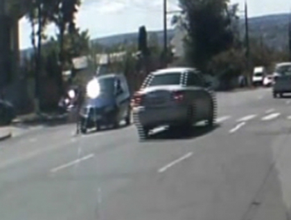 VIDEO. Accident in capitala: Momentul in care o tanara e lovita de o soferita pe trecerea de pietoni