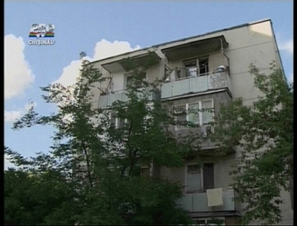 S-a nascut in camasa: Un copil de doi ani din Rabnita a cazut de la etajul 5 si a ramas in viata S-a nascut in camasa: Un copil de doi ani din Rabnita a cazut de la etajul 5 si a ramas in viata