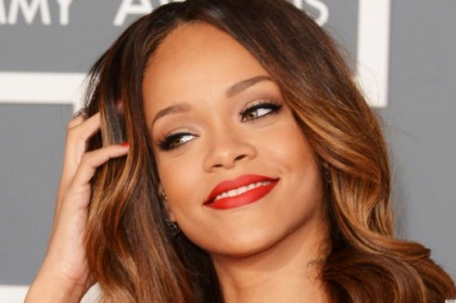 Dupa ce a petrecut in club pana la 6 dimineata, Rihanna a aratat perfect la o sedinta foto Dupa ce a petrecut in club pana la 6 dimineata, Rihanna a aratat perfect la o sedinta foto