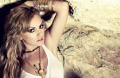 Alexandra Stan, cu iubitul, dar pazita de bodyguard. VIDEO Alexandra Stan, cu iubitul, dar pazita de bodyguard. VIDEO