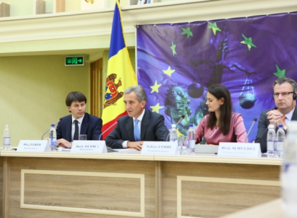 Europenii vor face legea in Moldova. Experti din UE vor ajuta autoritatile sa reformeze justitia Europenii vor face legea in Moldova. Experti din UE vor ajuta autoritatile sa reformeze justitia