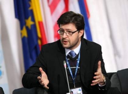 Fostul viceministru de Externe, Andrei Popov este noul ambasador al Republicii Moldova in Austria Fostul viceministru de Externe, Andrei Popov este noul ambasador al Republicii Moldova in Austria