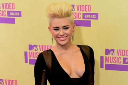 Mai mult dezbracata, decat imbracata. Cum si-a uimti Miley Cyrus fanii de aceasta data - FOTO
Mai mult dezbracata, decat imbracata. Cum si-a uimti Miley Cyrus fanii de aceasta data - FOTO