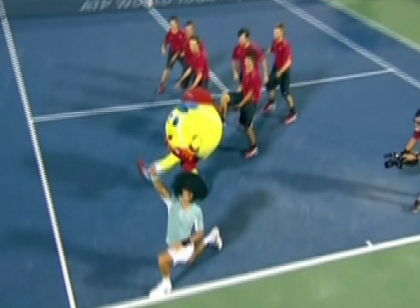 Novak Djokovic a demonstrat din nou ca este este omul distractiei! Uite cum s-a dat in spectacol Novak Djokovic a demonstrat din nou ca este este omul distractiei! Uite cum s-a dat in spectacol