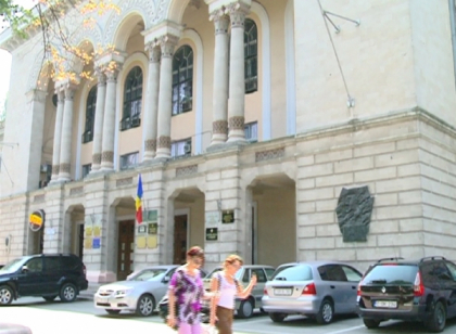 Judecator ramas fara imunitate si cercetat penal. "A prejudiciat o companie de cateva milioane de lei" Judecator ramas fara imunitate si cercetat penal. "A prejudiciat o companie de cateva milioane de lei"