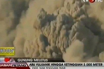 Cel putin 5 persoane au murit dupa ce un vulcan a erupt in Indonezia. VIDEO Cel putin 5 persoane au murit dupa ce un vulcan a erupt in Indonezia. VIDEO