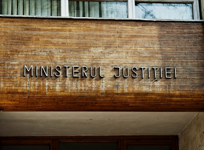 Ministerul Justitiei a lansat un nou serviciu: Vom putea obtine apostile direct din fata calculatorului Ministerul Justitiei a lansat un nou serviciu: Vom putea obtine apostile direct din fata calculatorului