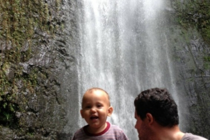 A vrut sa faca o poza de vacanta, dar si-a suparat rau sotia. Ce a facut un barbat langa o cascada
A vrut sa faca o poza de vacanta, dar si-a suparat rau sotia. Ce a facut un barbat langa o cascada