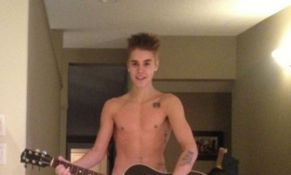 Ultima isprava a lui Justin Bieber depaseste orice imaginatie. Ii face serenade bunicii sale, gol-pusca Ultima isprava a lui Justin Bieber depaseste orice imaginatie. Ii face serenade bunicii sale, gol-pusca