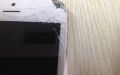 Ce s-a intamplat cu acest iPhone dupa ce o femeie a vorbit 40 de minute la el